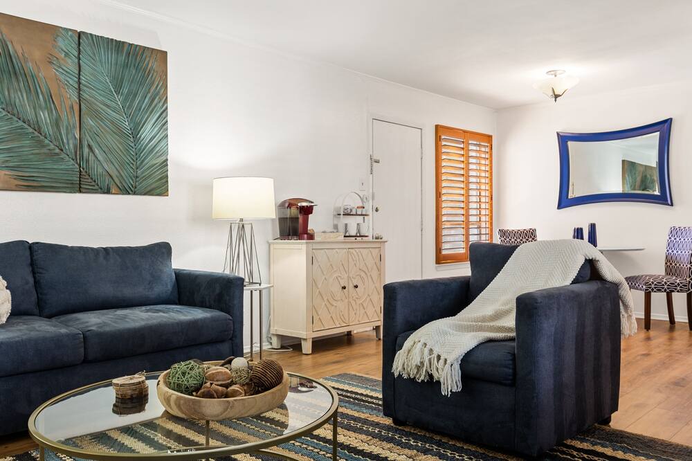Photo of Livingroom in Knox - Henderson