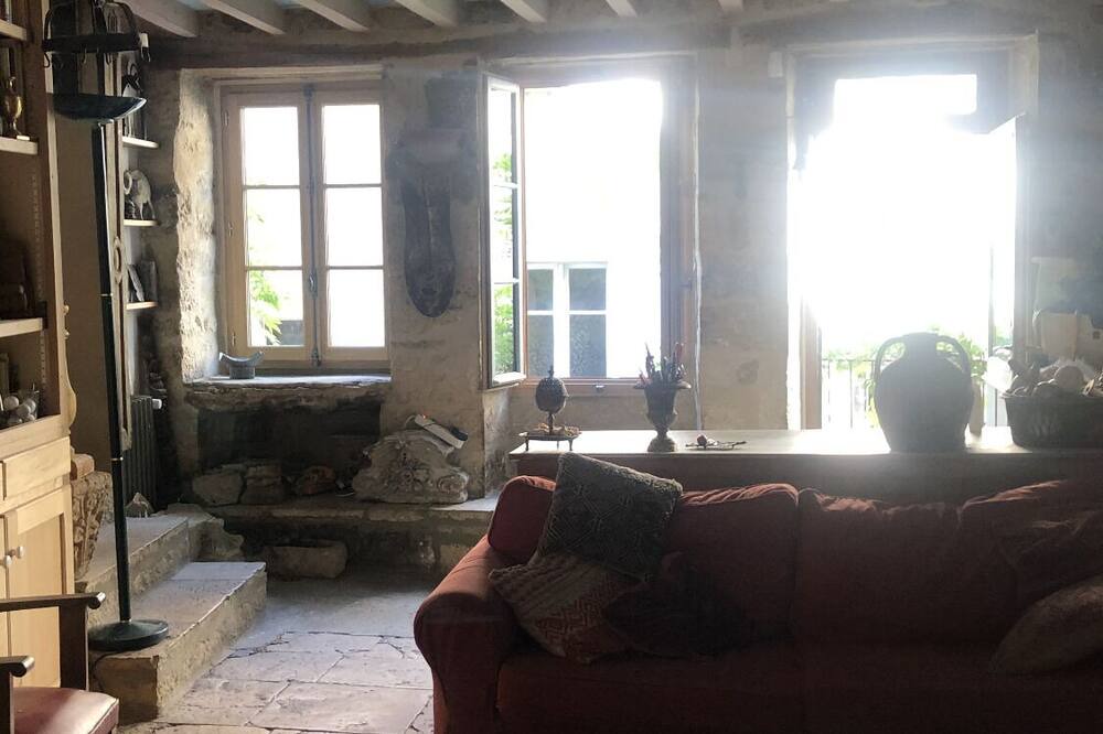 Photo of Livingroom in Flavigny-sur-Ozerain