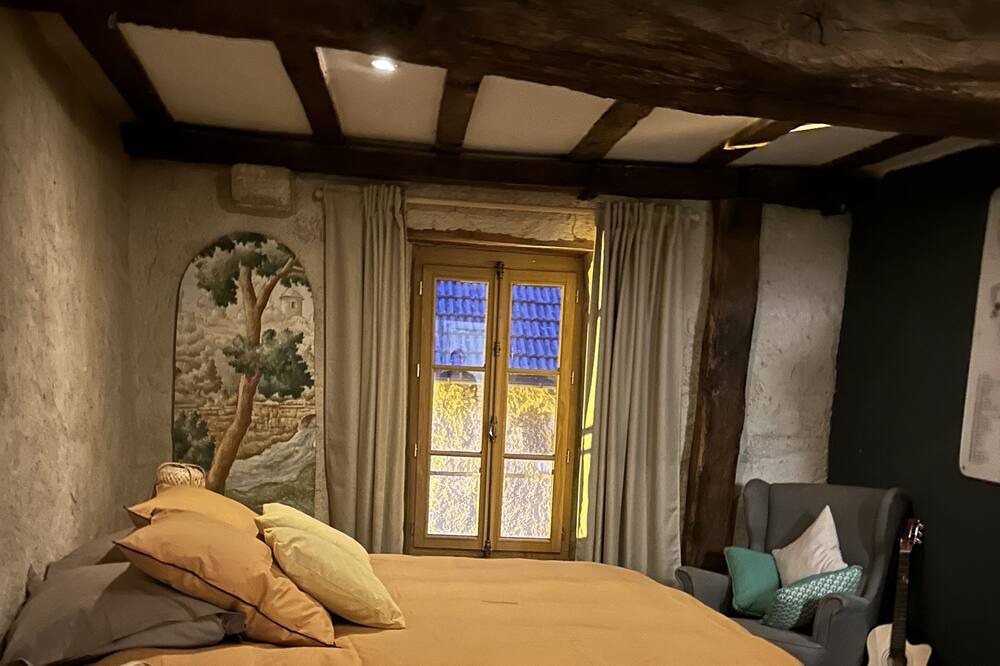 Photo of Bedroom in Flavigny-sur-Ozerain