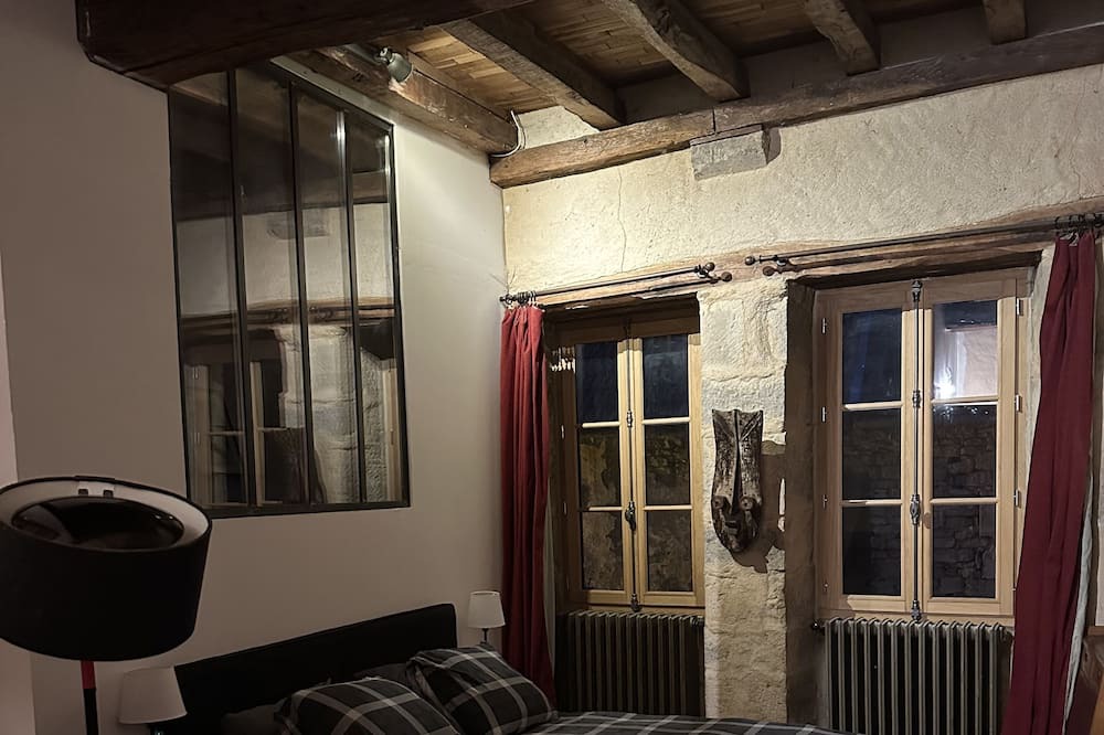 Photo of Bedroom in Flavigny-sur-Ozerain
