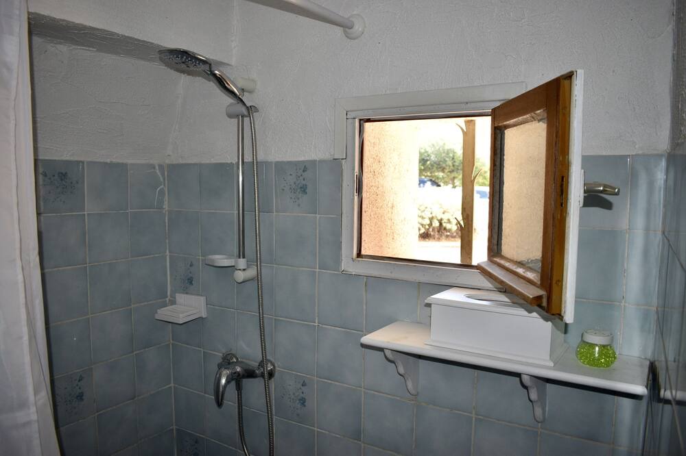 Photo of Bathroom in Olonzac