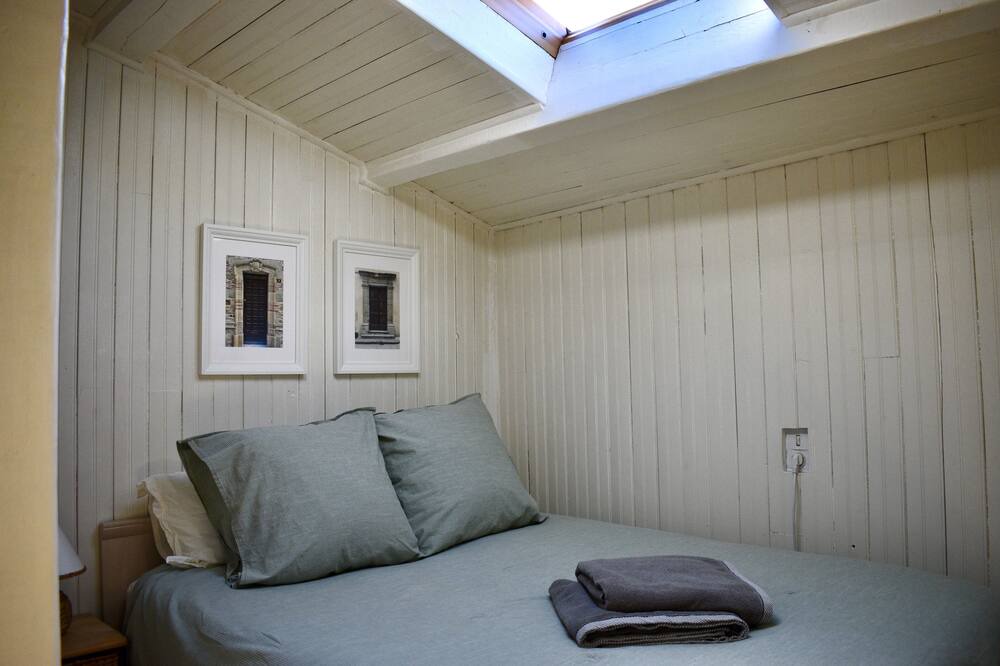 Photo of Bedroom in Olonzac