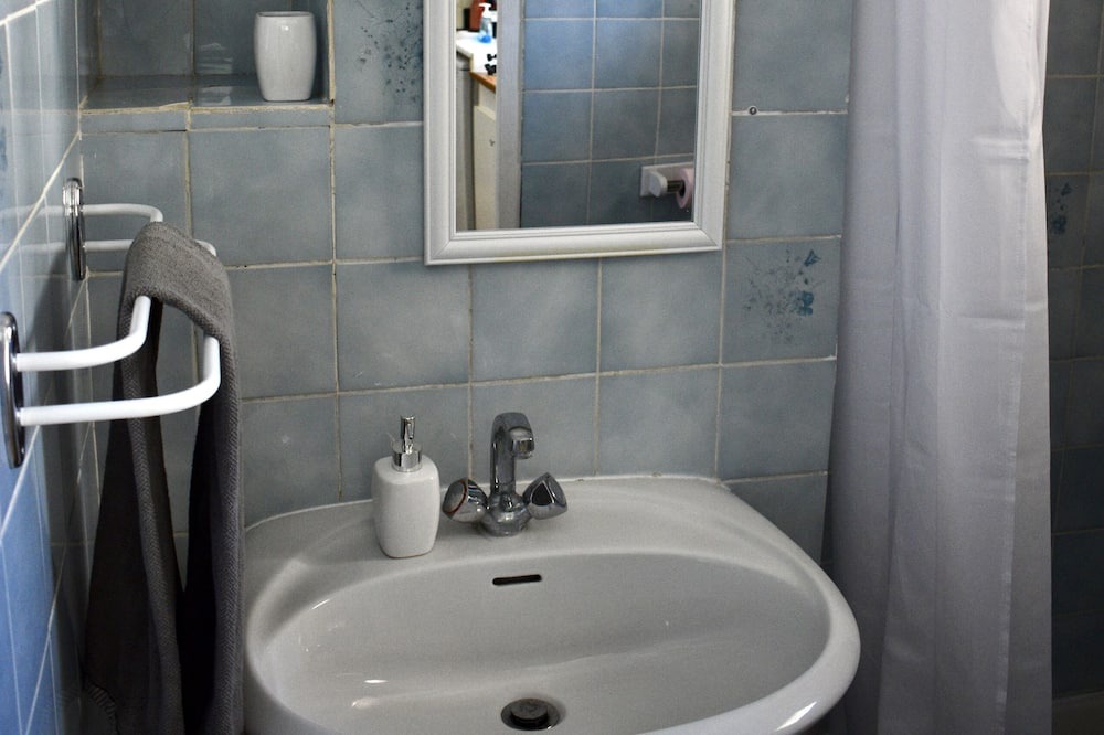 Photo of Bathroom in Olonzac