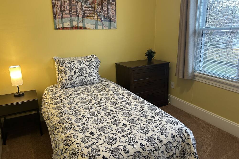 Photo of Bedroom in Allmendinger Heights