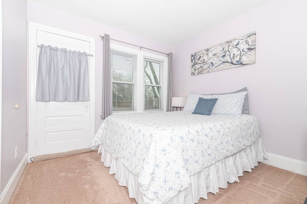 Photo of Bedroom in Allmendinger Heights