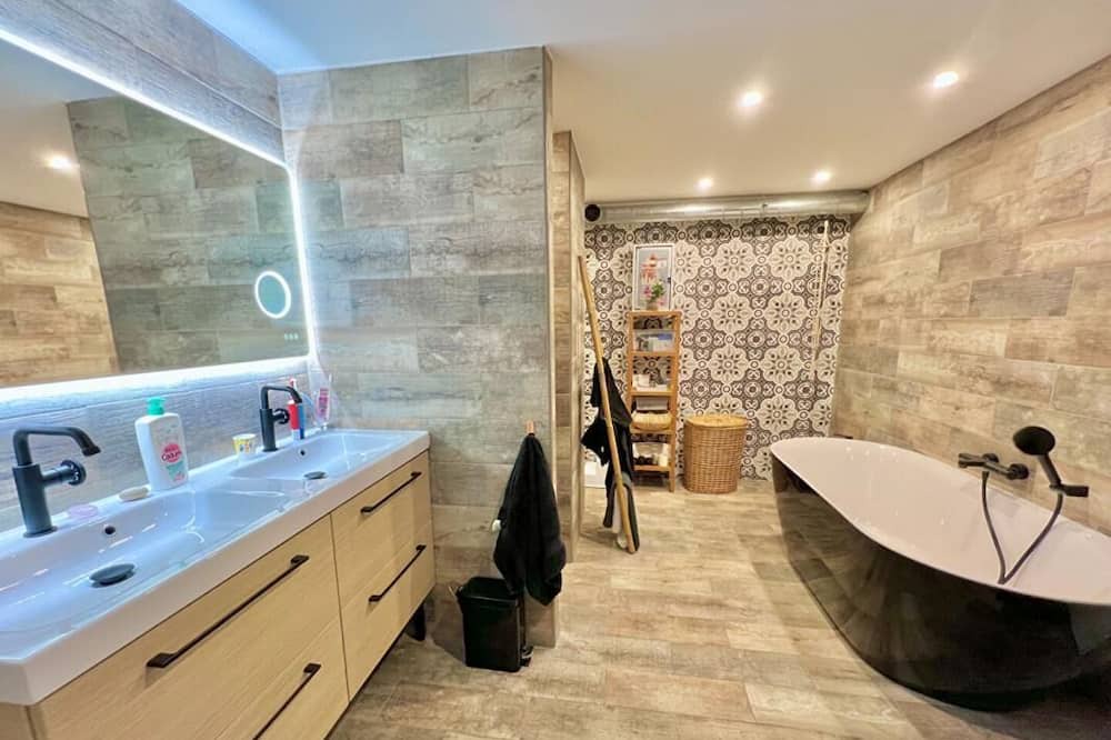 Photo of Bathroom in Clerieux