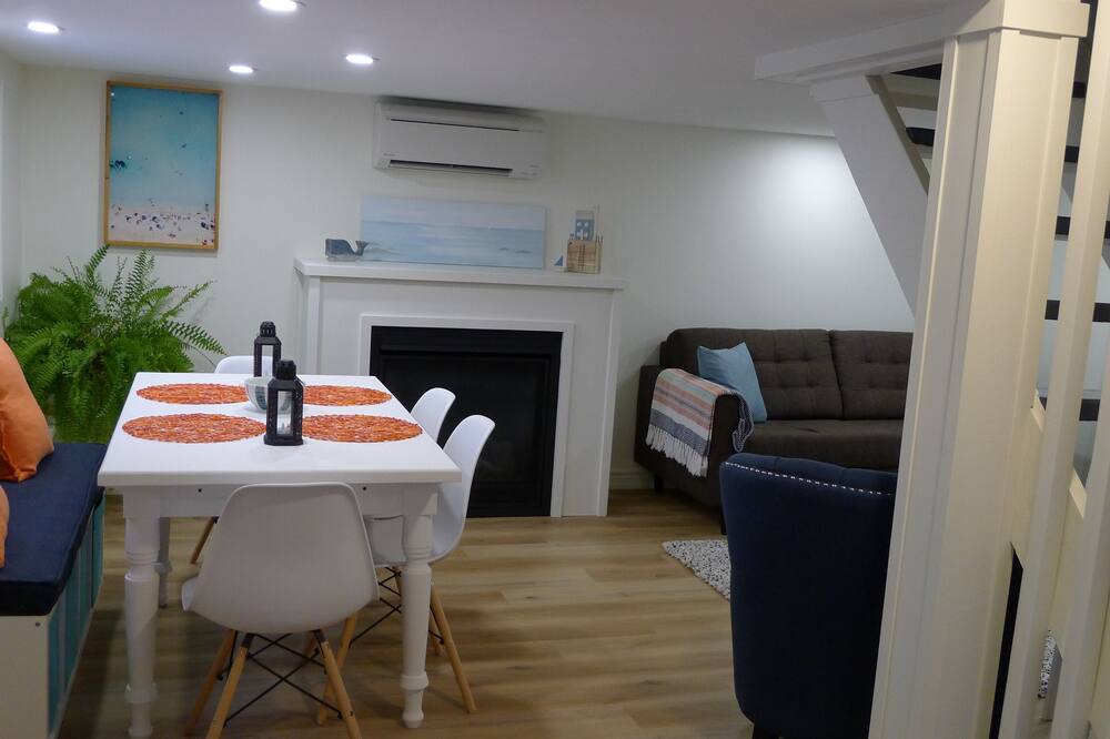 Photo of Livingroom in Port Dover