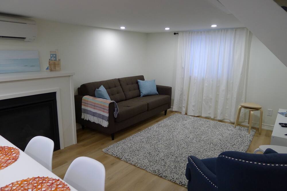 Photo of Livingroom in Port Dover