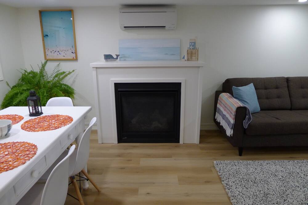 Photo of Livingroom in Port Dover