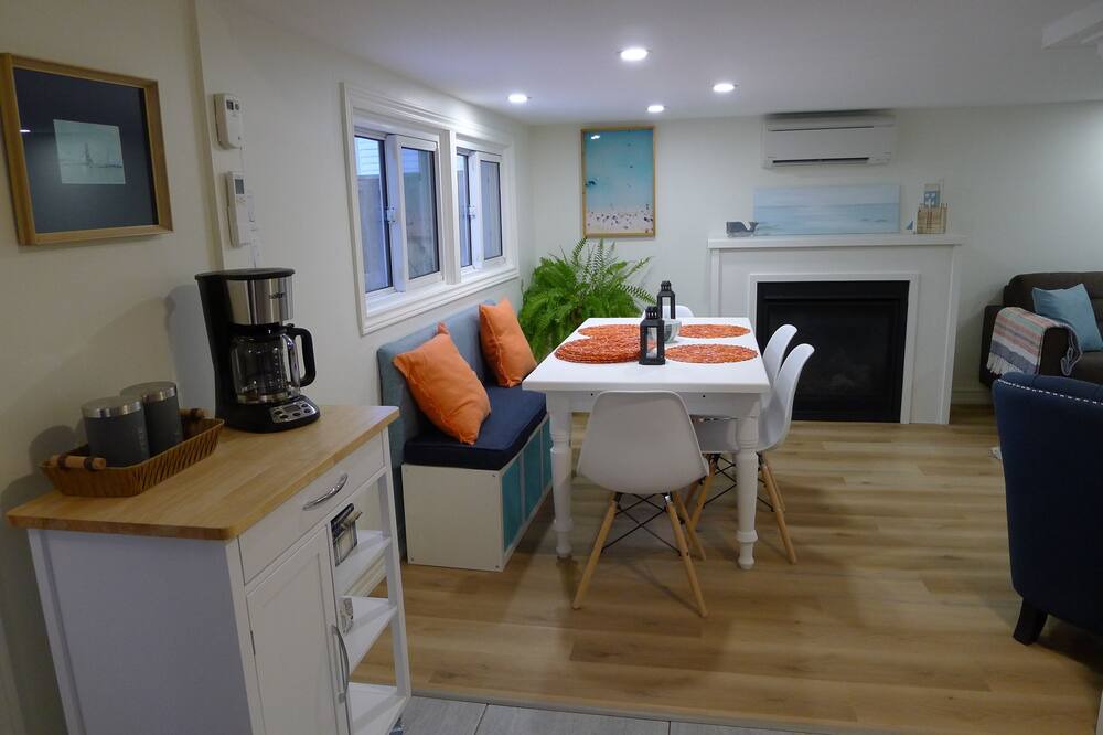 Photo of Livingroom in Port Dover