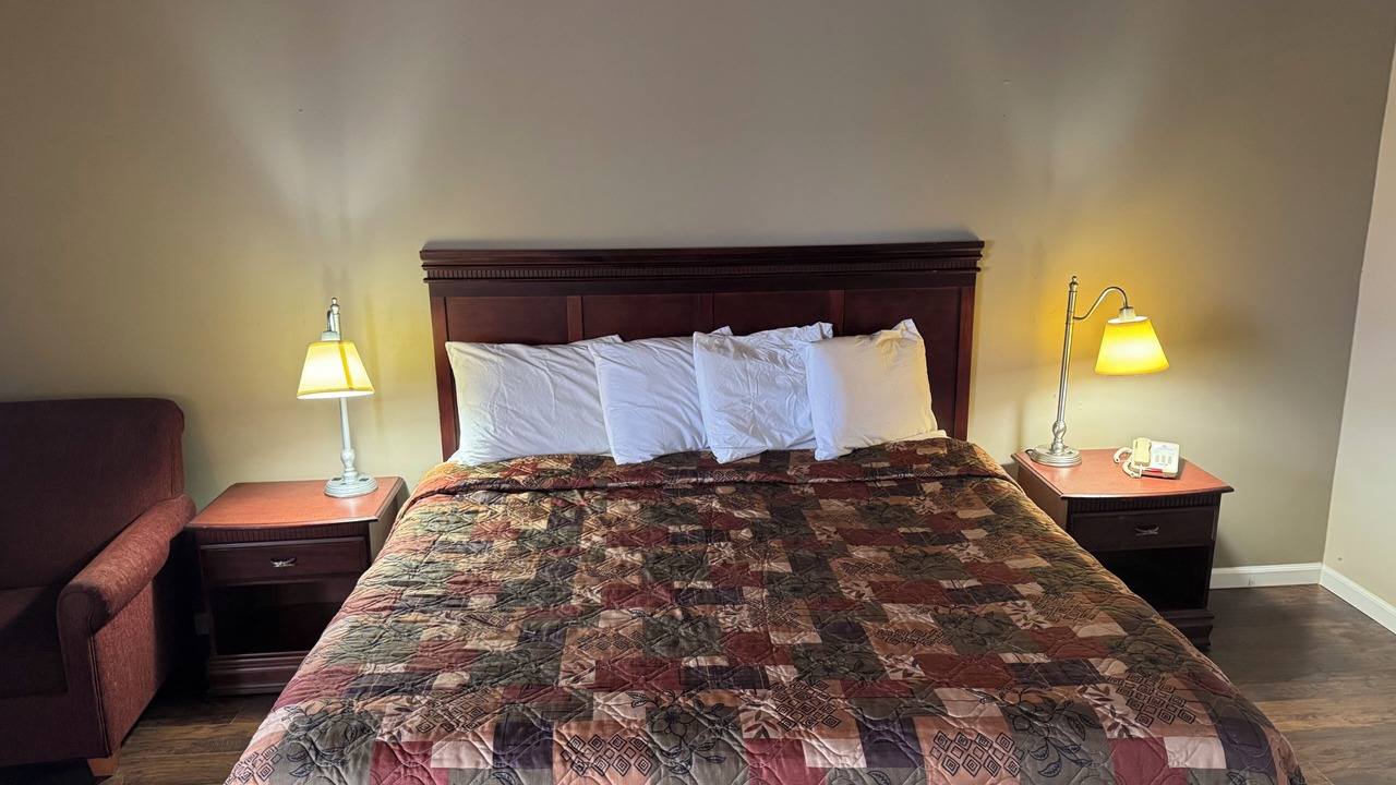 Photo of Bedroom in Clinton