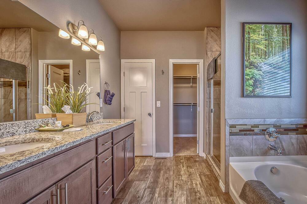 Photo of Bathroom in Elbert