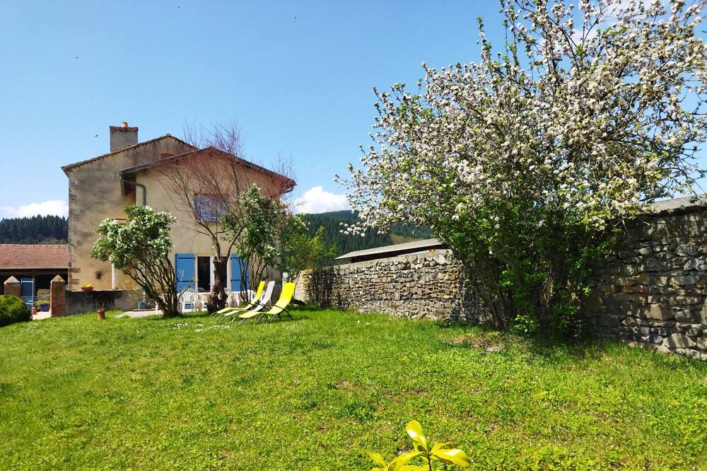 Photo of Outdoor in Domeyrat