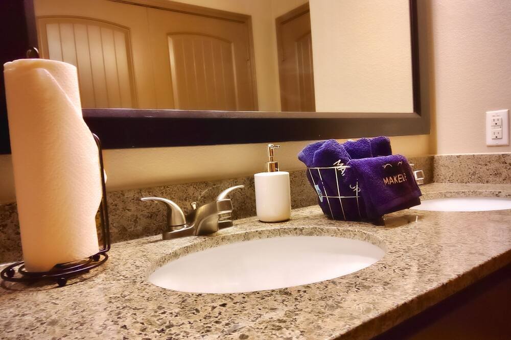 Photo of Bathroom in Grogan's Mill