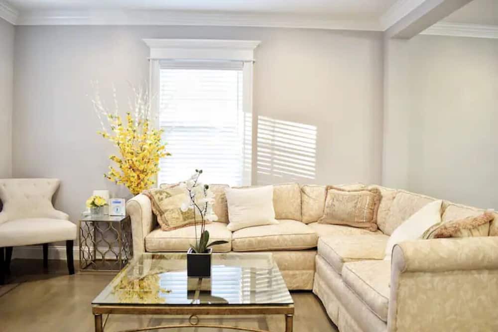 Photo of Livingroom in Milton