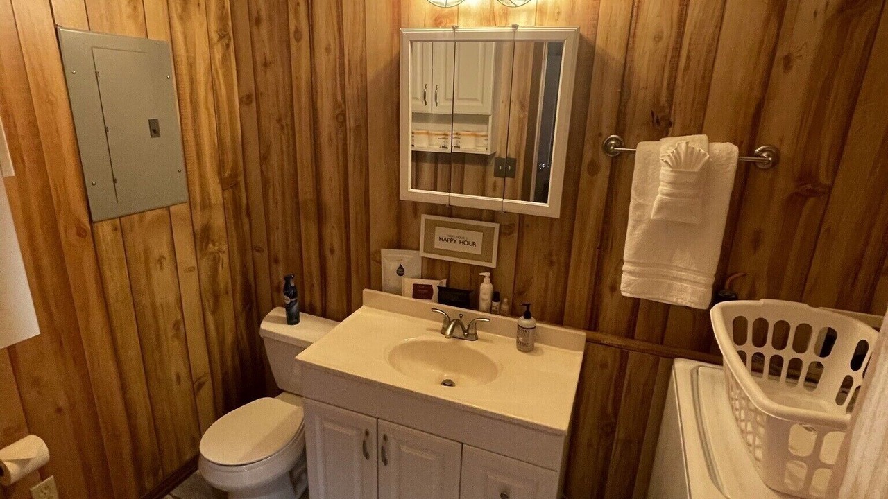 Photo of Bathroom in Leon Junction