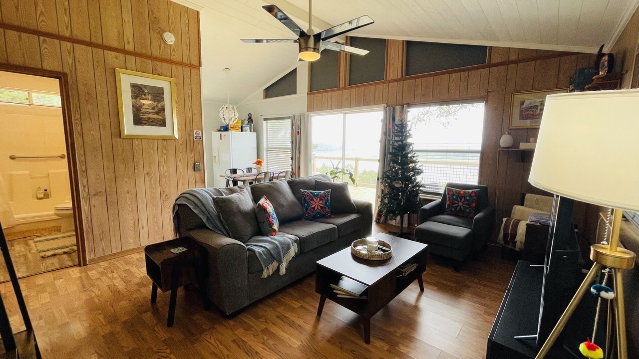 Photo of Livingroom in Leon Junction