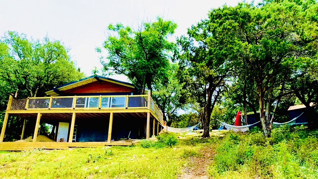 Photo of Outdoor in Leon Junction