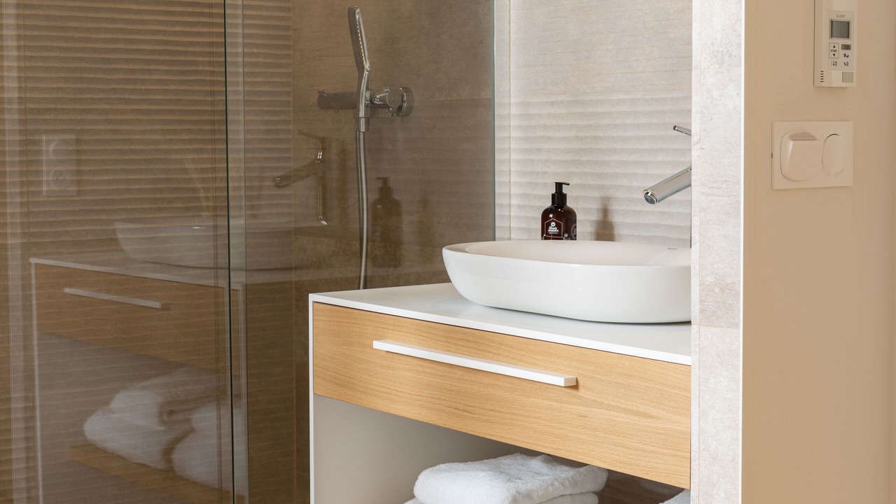 Photo of Bathroom in Altillac