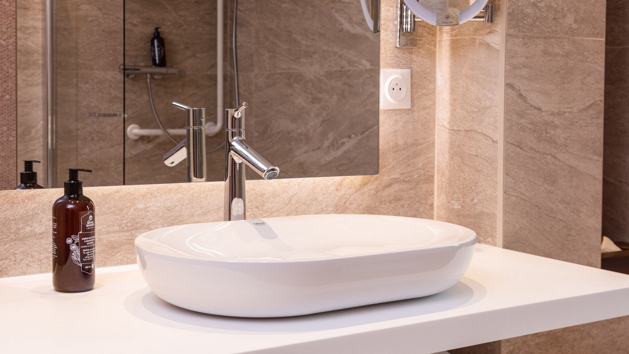 Photo of Bathroom in Altillac