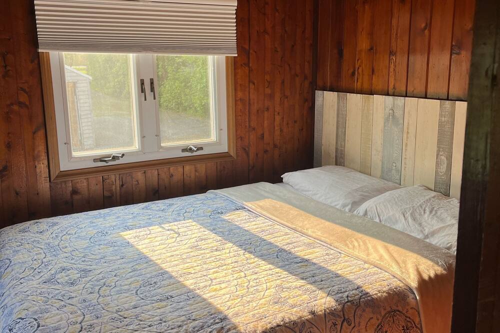 Photo of Bedroom in Grosse Ile