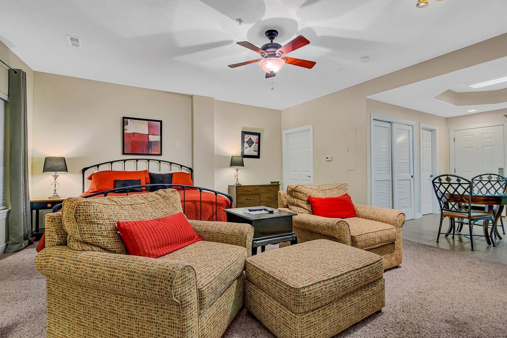 Photo of Bedroom in Blue Eye