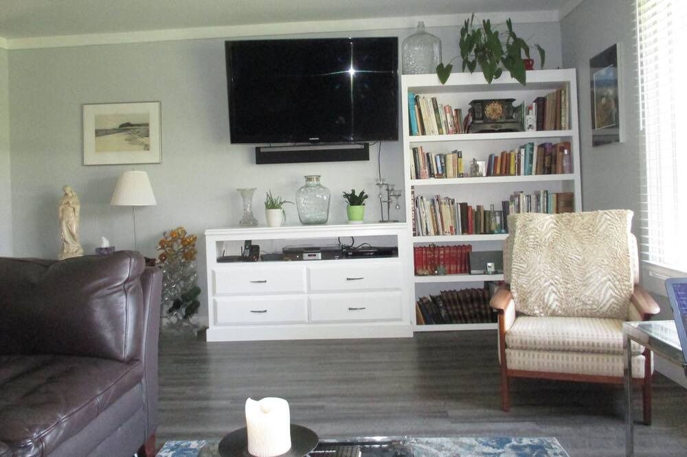 Photo of Livingroom in Lambton Shores