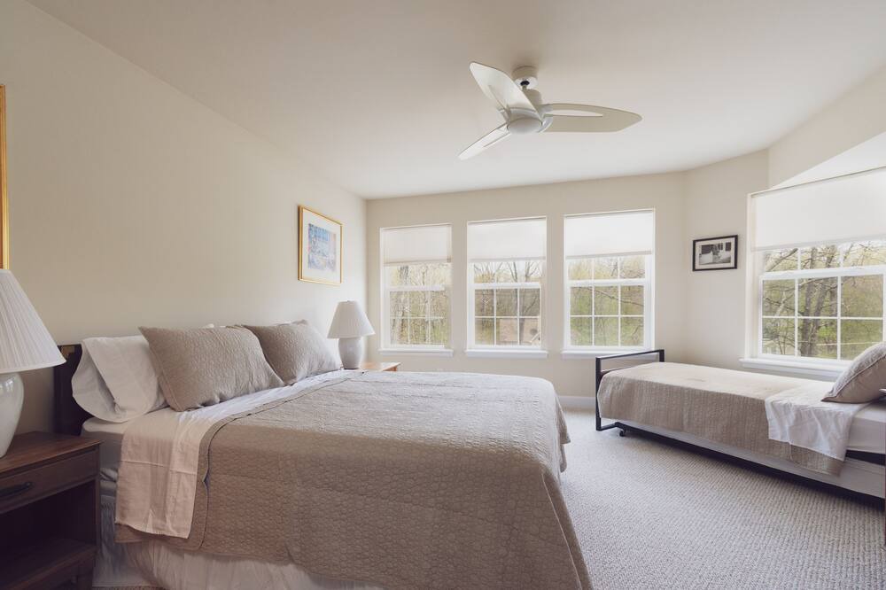 Photo of Bedroom in Rowland