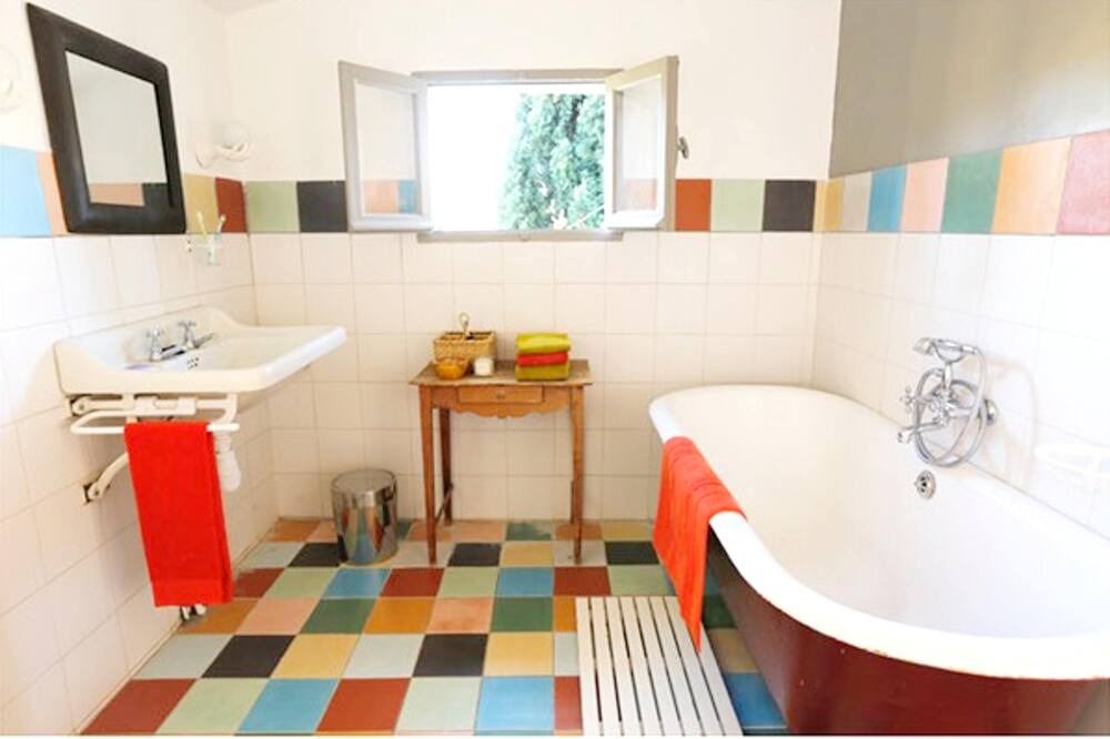 Photo of Bathroom in Beaumes-de-Venise