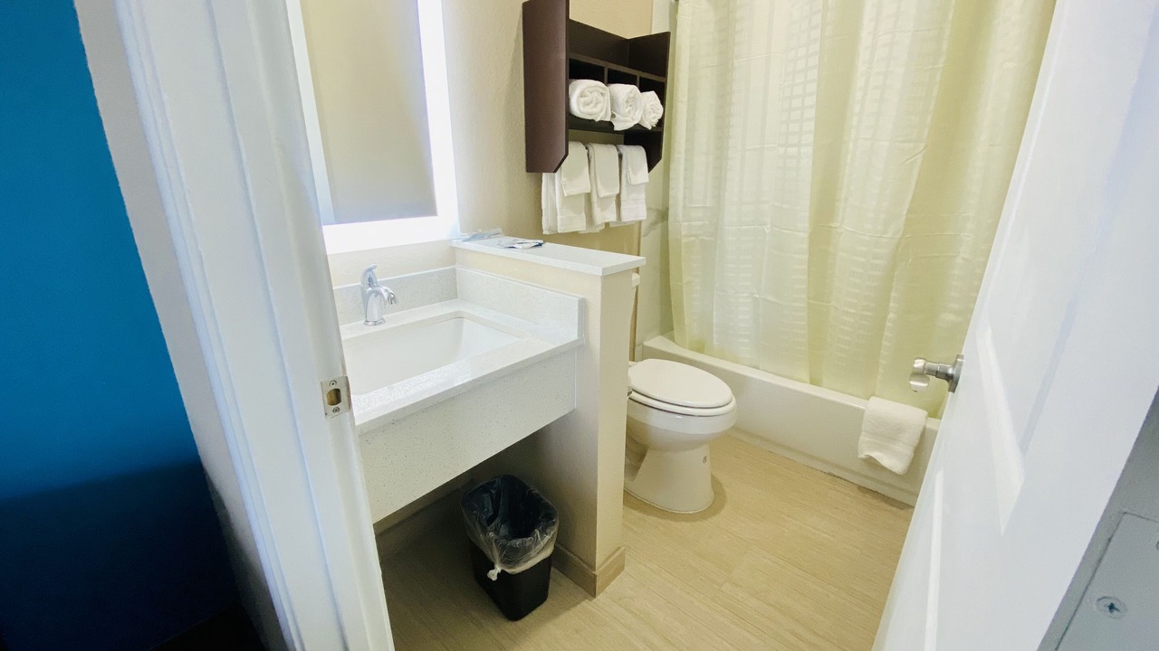 Photo of Bathroom in Hitchcock