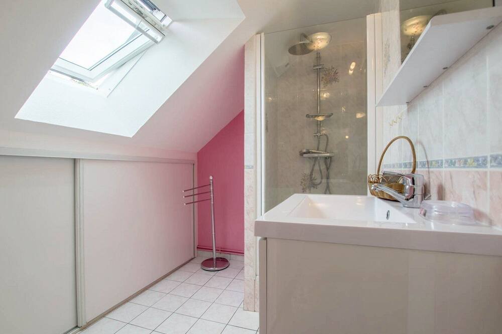 Photo of Bathroom in Saint-Grave