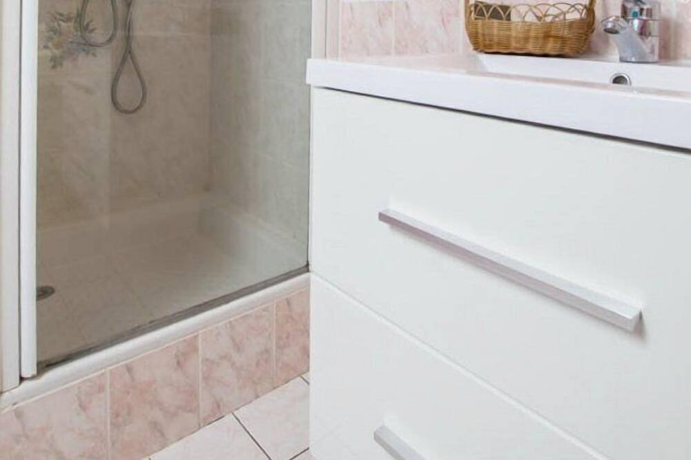 Photo of Bathroom in Saint-Grave