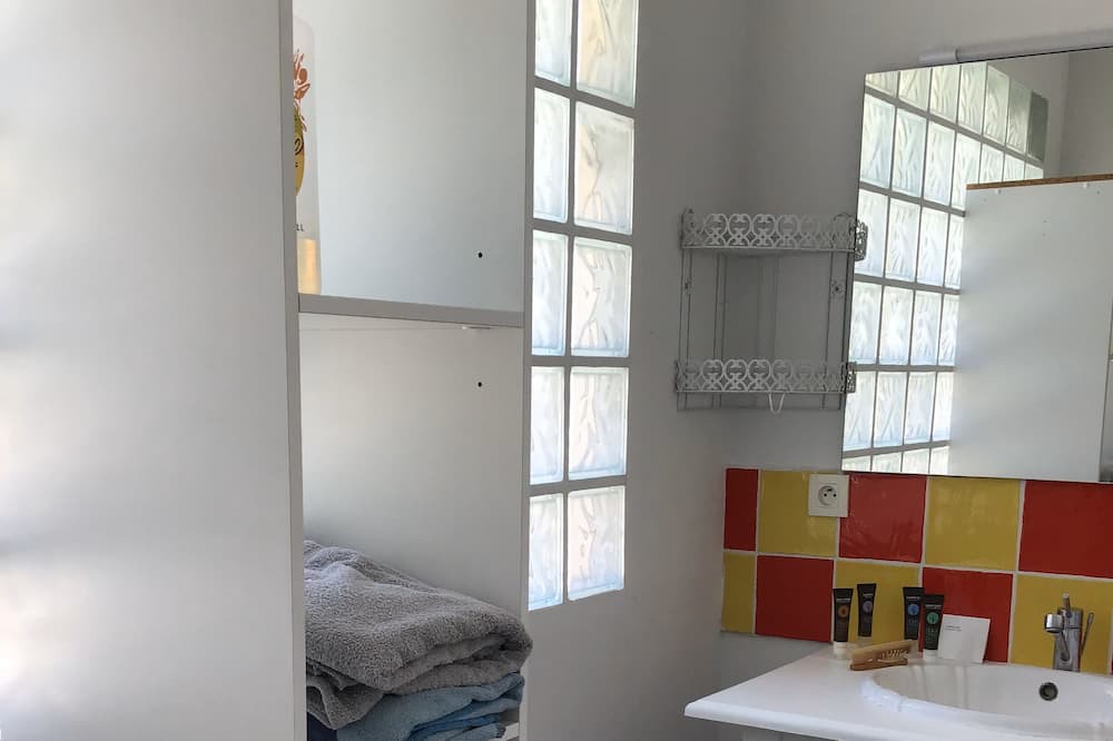 Photo of Bedroom in Ensues-la-Redonne