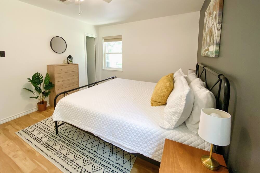 Photo of Bedroom in Crockett