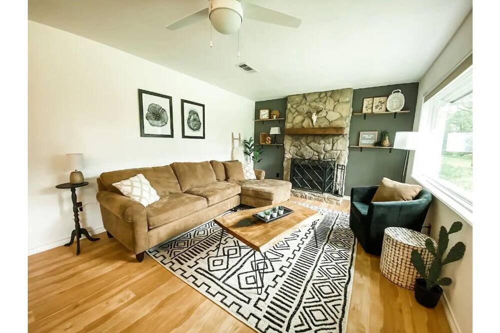 Photo of Bedroom in Crockett