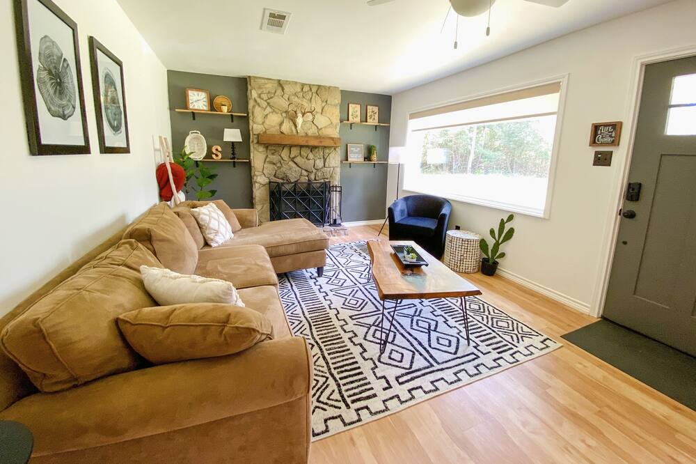 Photo of Livingroom in Crockett