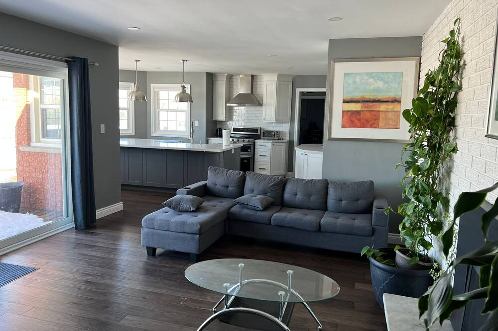 Photo of Livingroom in Hampton