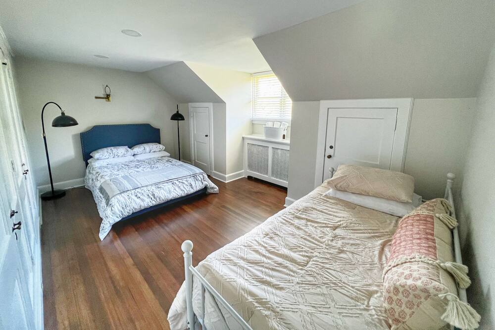 Photo of Bedroom in Glen Head