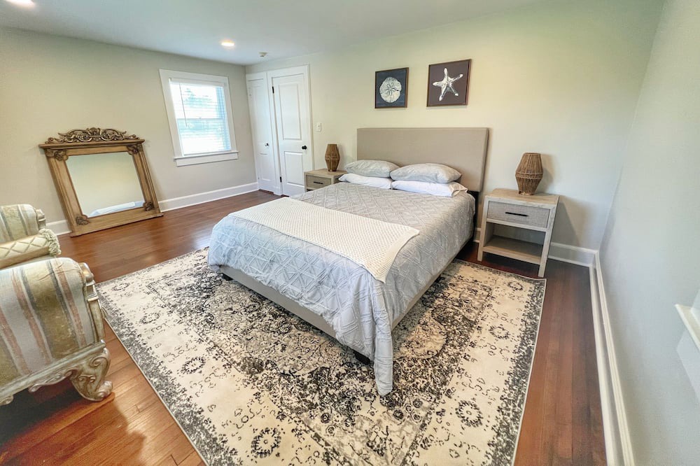 Photo of Bedroom in Glen Head