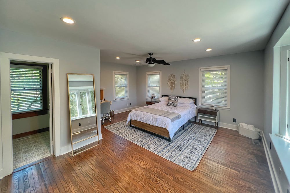 Photo of Bedroom in Glen Head