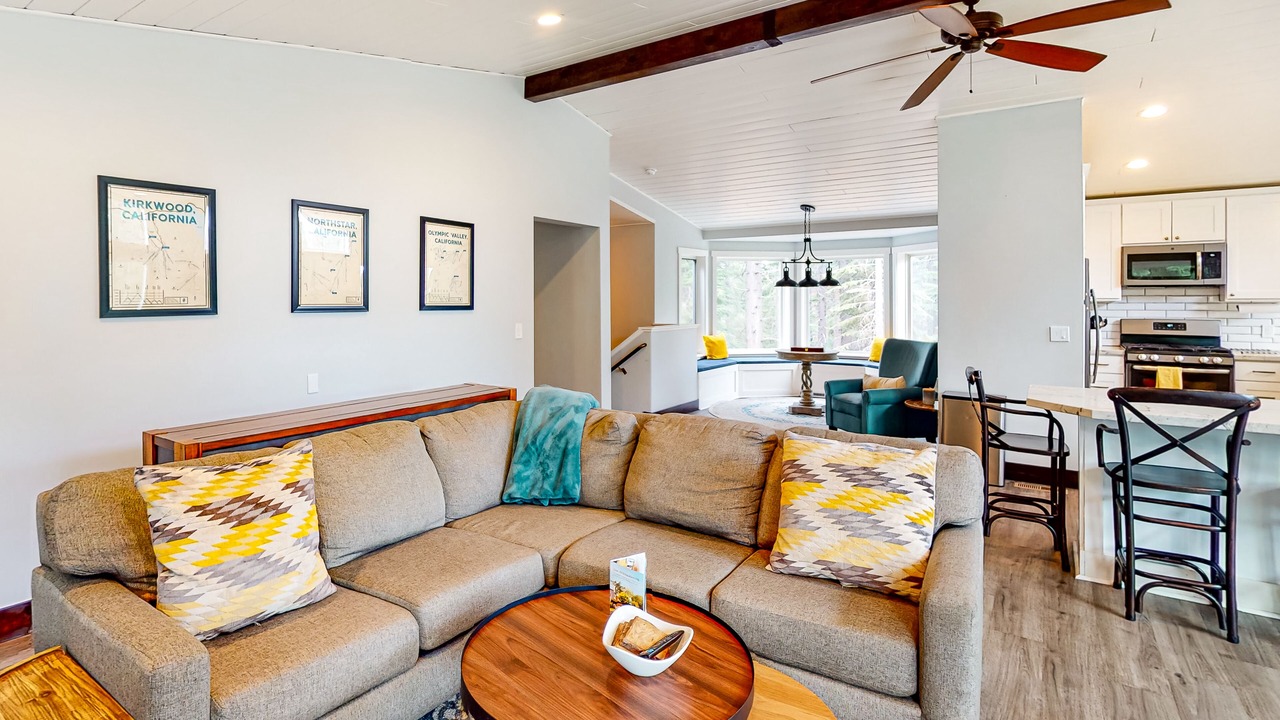 Photo of Livingroom in North Upper Truckee