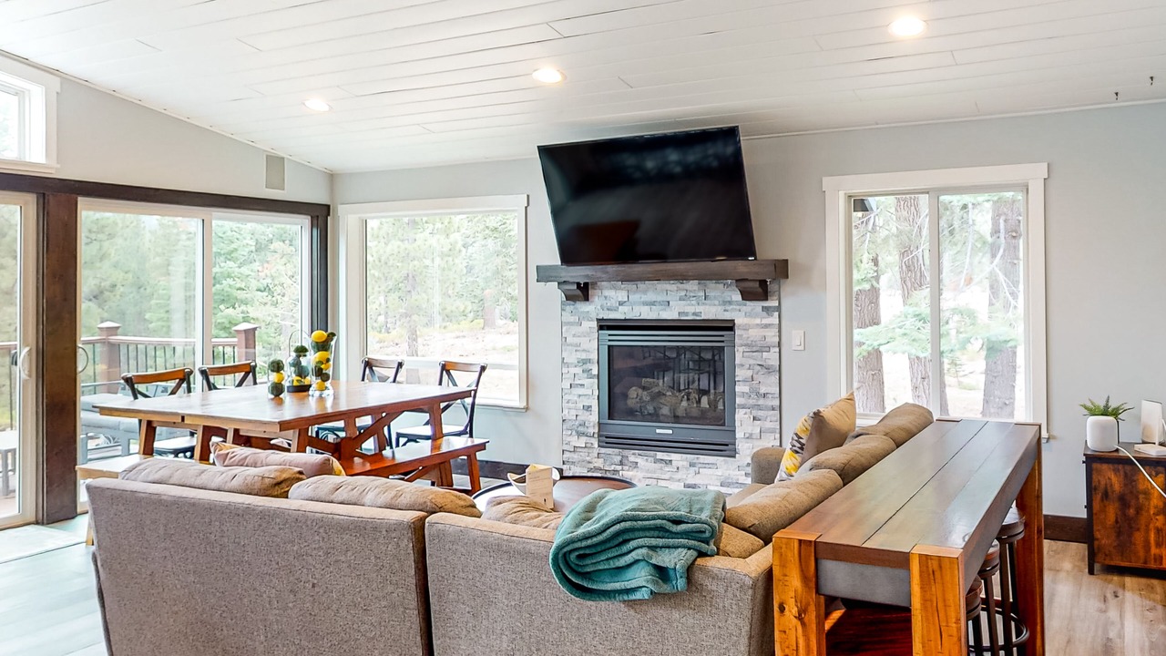 Photo of Livingroom in North Upper Truckee