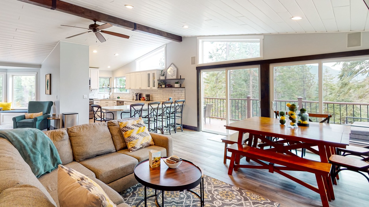 Photo of Livingroom in North Upper Truckee