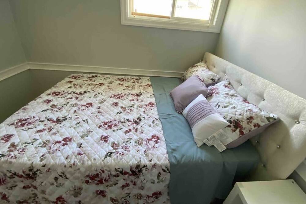 Photo of Bedroom in Bradford West Gwillimbury
