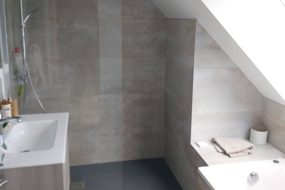 Photo of Bathroom in Grez-Neuville