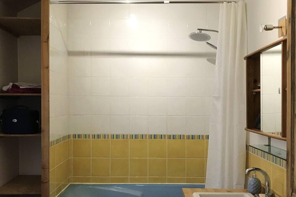 Photo of Bathroom in Cierp-Gaud