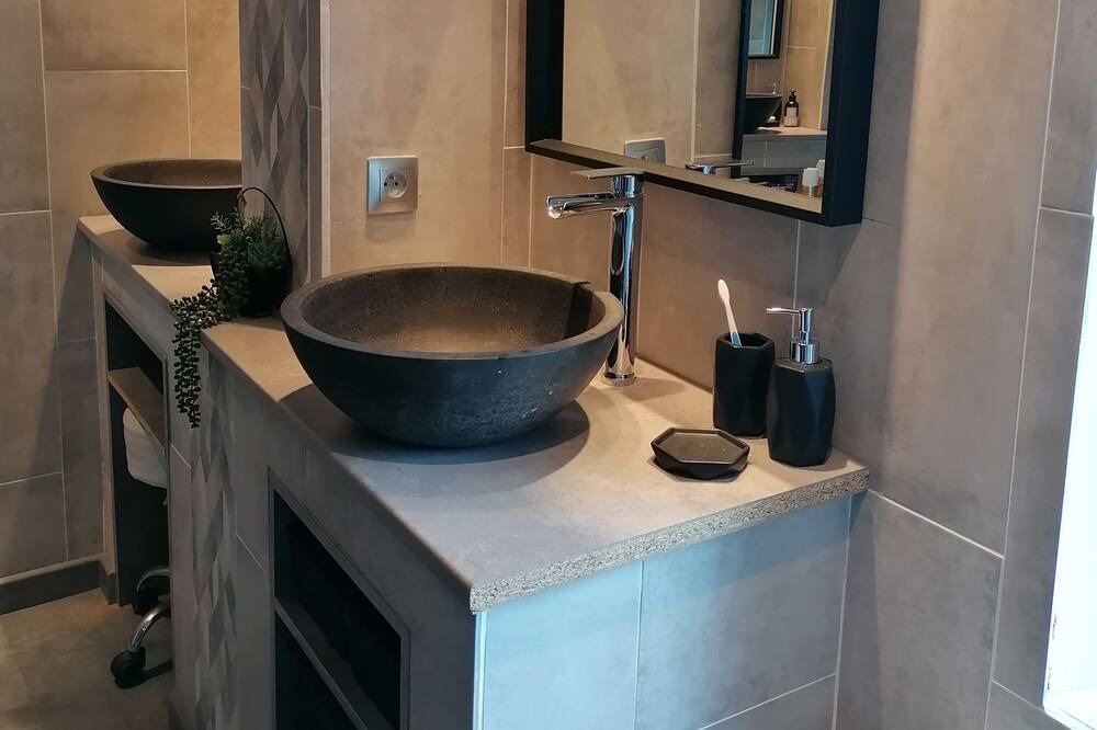 Photo of Bathroom in Lagardelle-sur-Leze