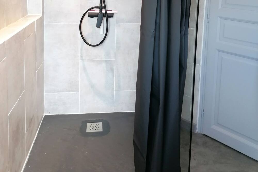 Photo of Bathroom in Lagardelle-sur-Leze