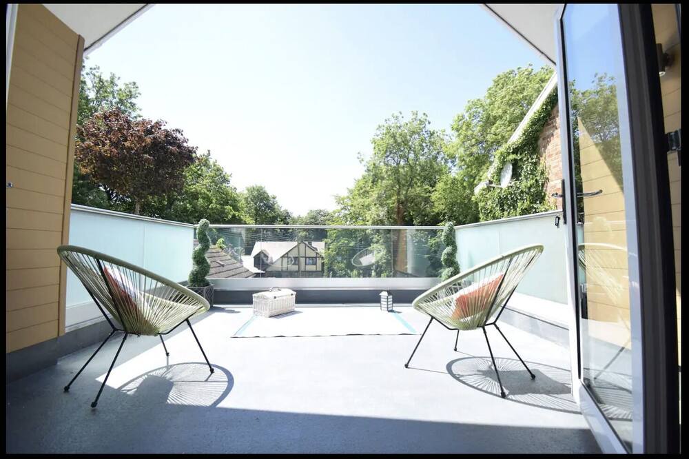 Photo of Patio Balcony in Brands Hatch