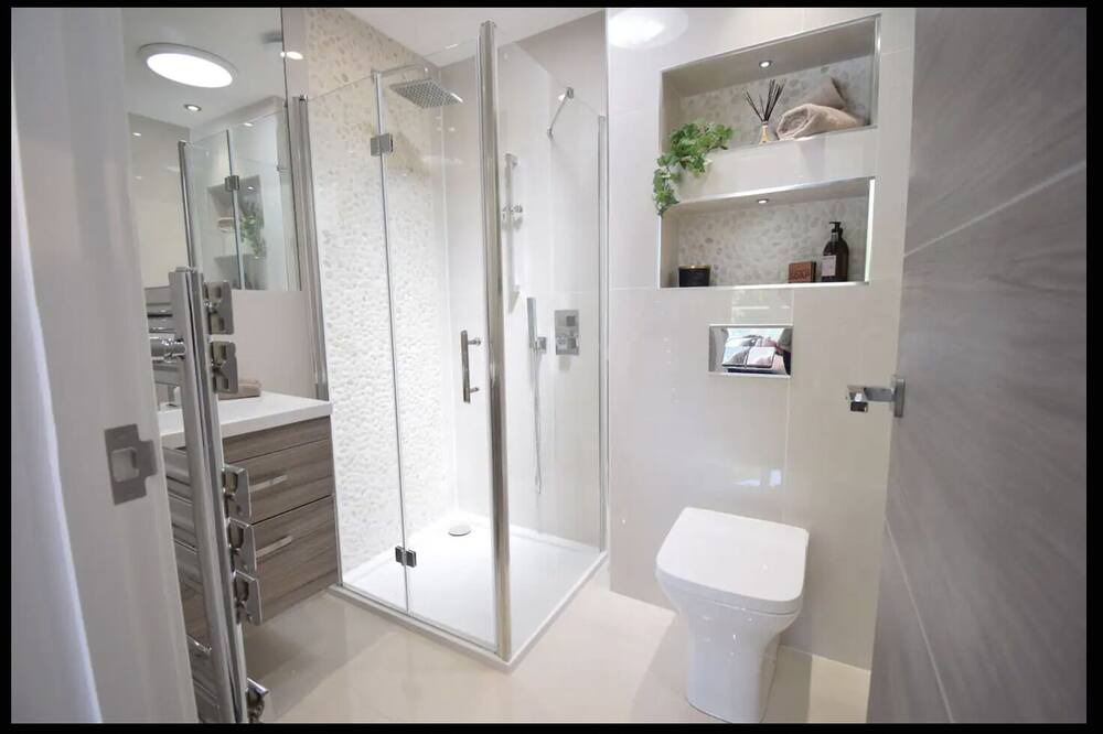 Photo of Bathroom in Brands Hatch